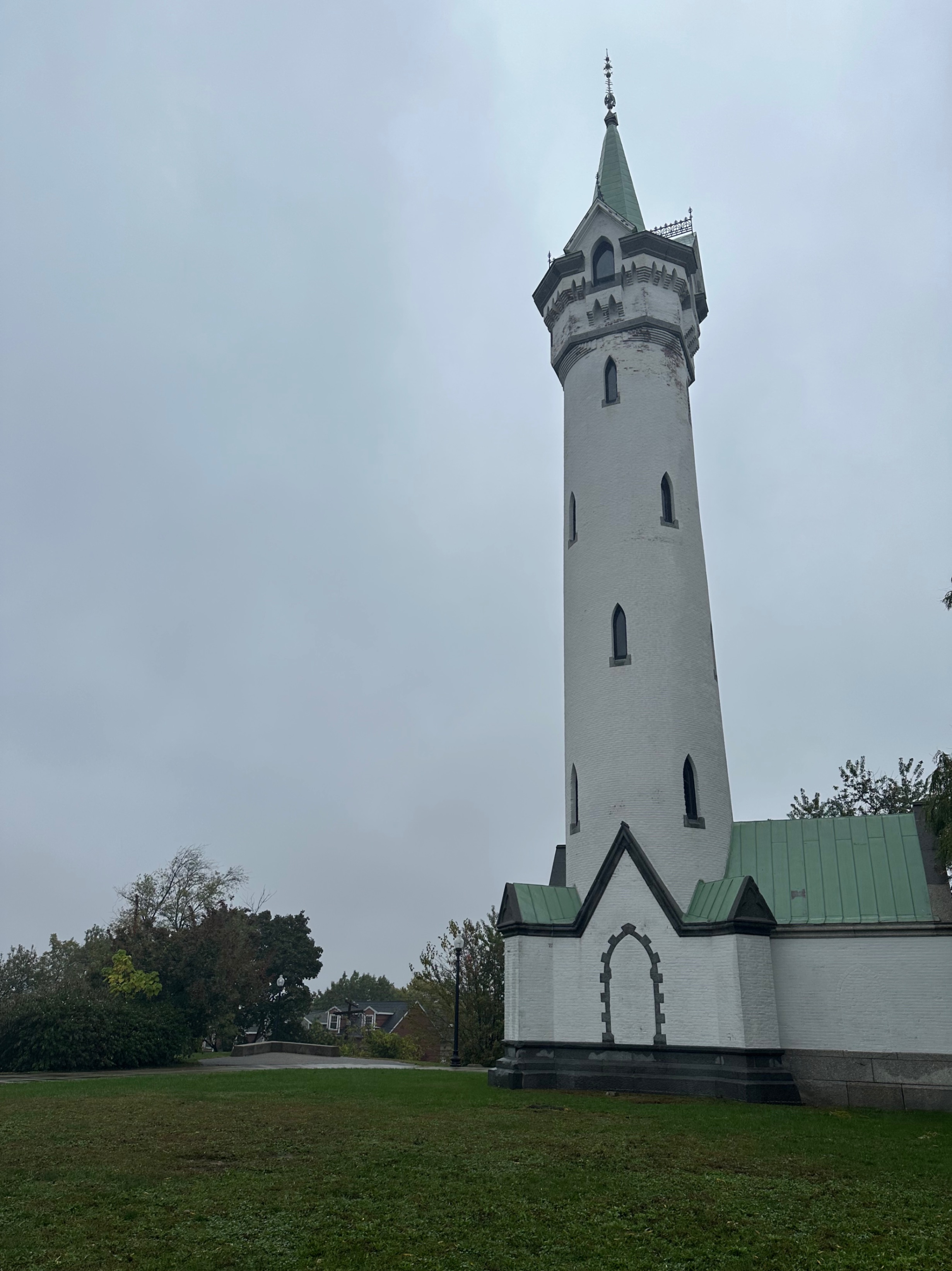 Rainy walk to the tower